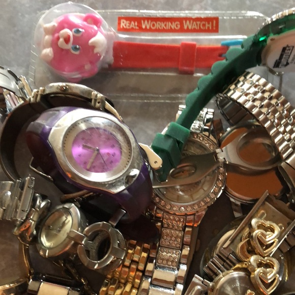 Lot of watches for parts repair or battery replacement or repurpose - Picture 10 of 13